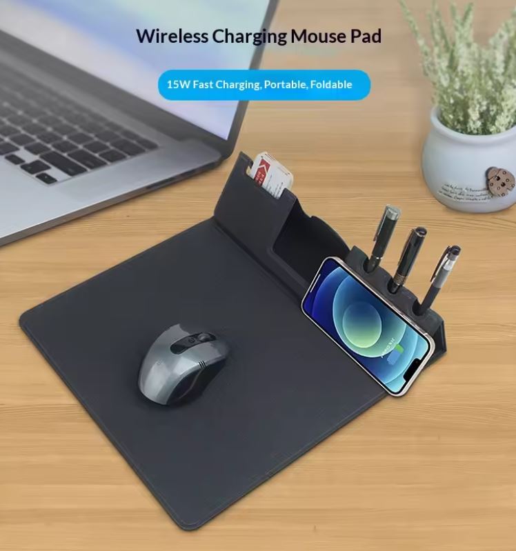 كيف تنهي فوضى الأسلاك وزحام المكتب بقطعة واحدة؟ لبادة الماوس الذكية هي الحل المتكامل لشحن هاتفك وتنظيم أدواتك